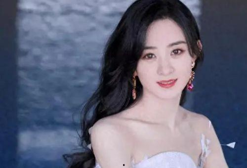 娱乐圈吃瓜赵丽颖,娱乐圈的瓜田，她如何成为焦点？  第3张